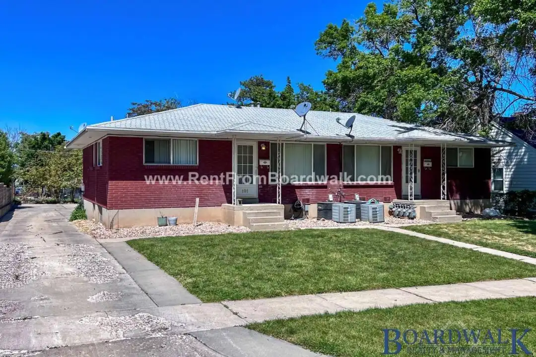 197 N Pinehurst Ave – photo 1 of 10