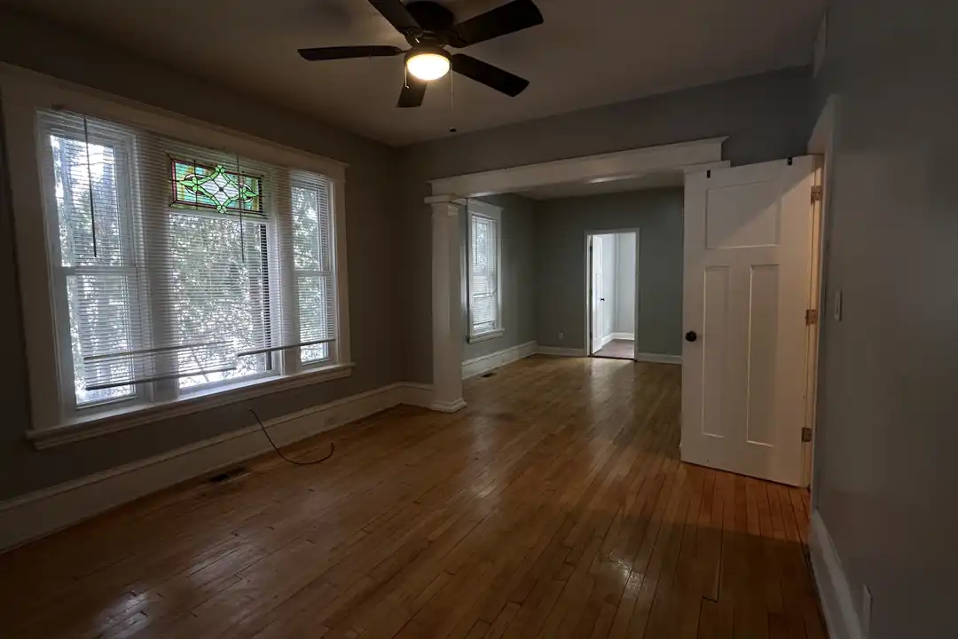 1143 15th Ave SE unit 2 – pohled 2