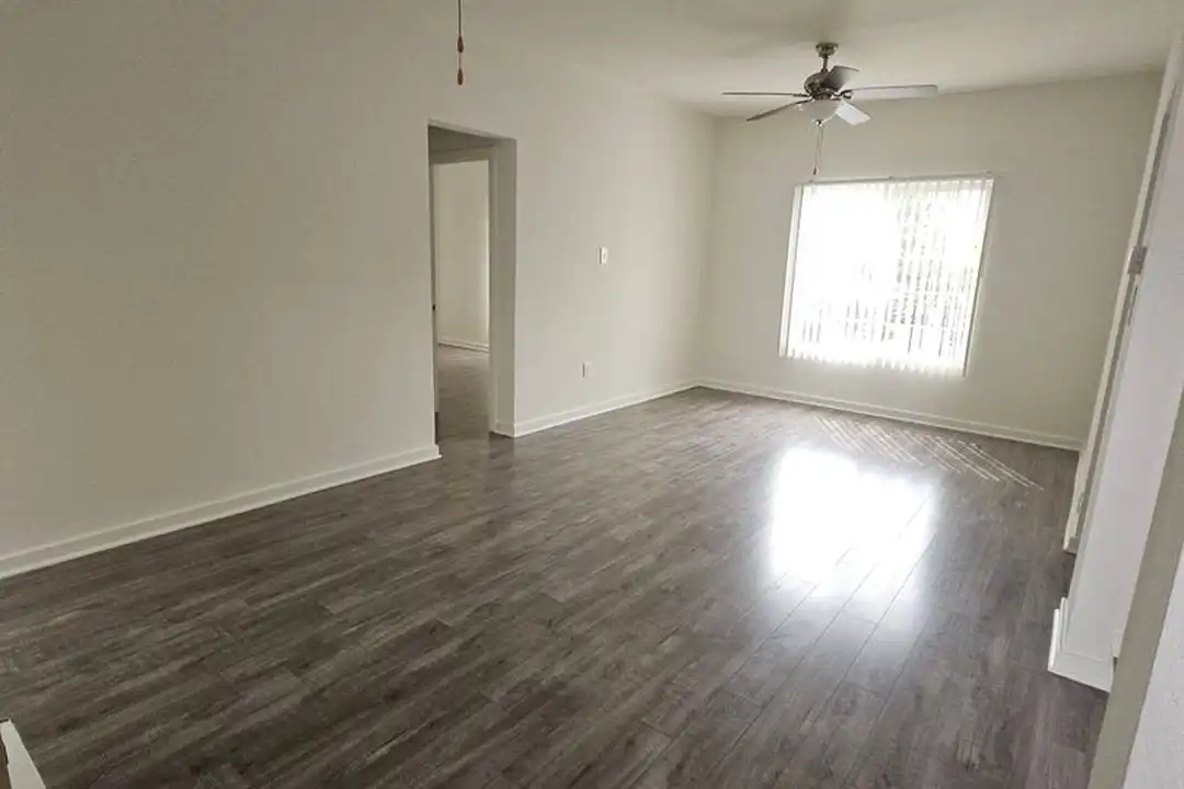 828 S Glendale Ave unit 11 - View 3