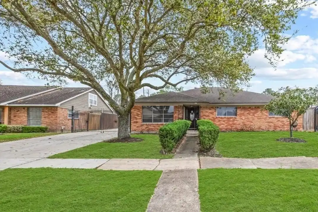 207 Parliament Dr - Houston, TX | Rent.