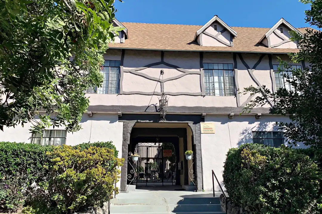 620 N Sweetzer Ave unit 3 - View 4