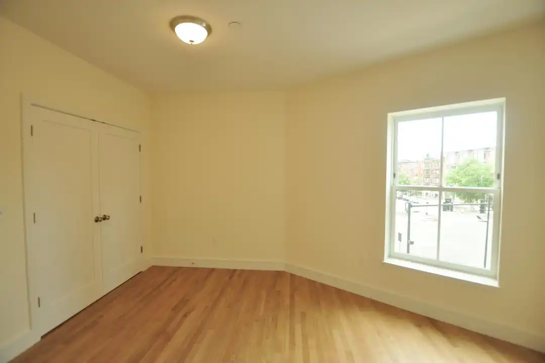 877 Beacon St unit 3 - View 5