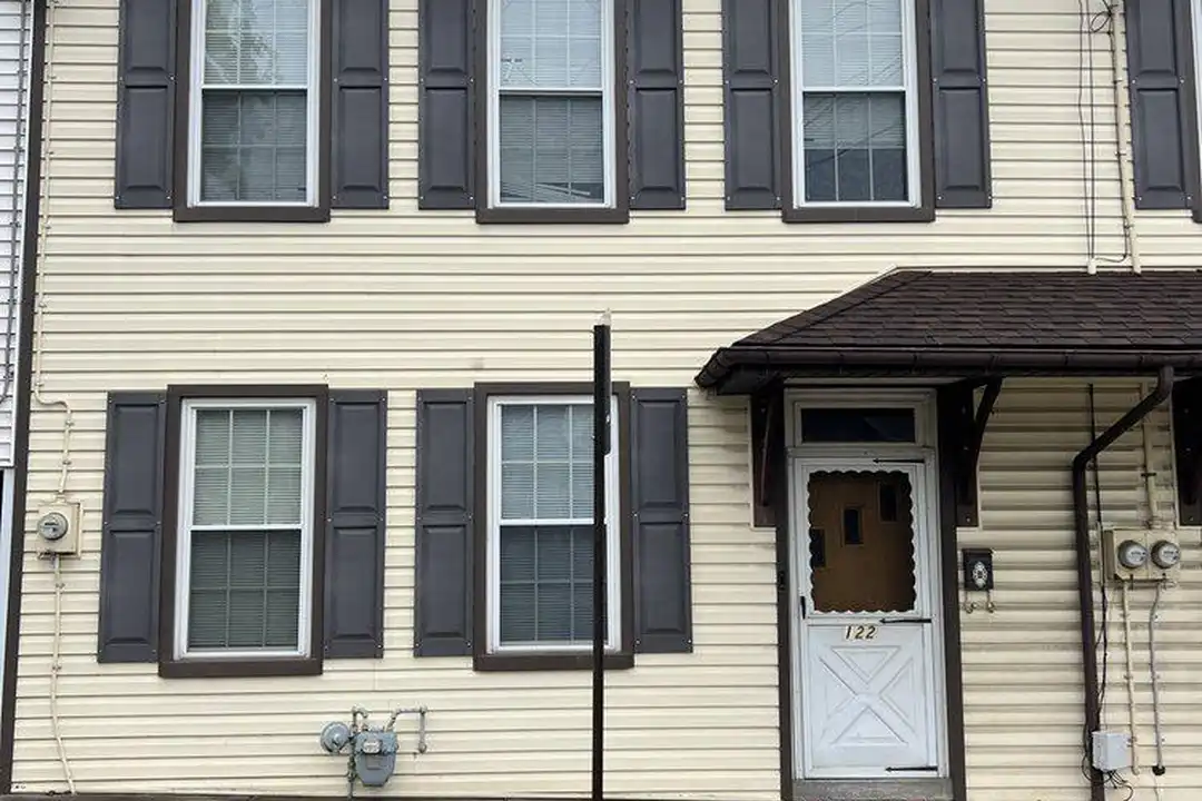 122 N Main St – photo 1 of 17