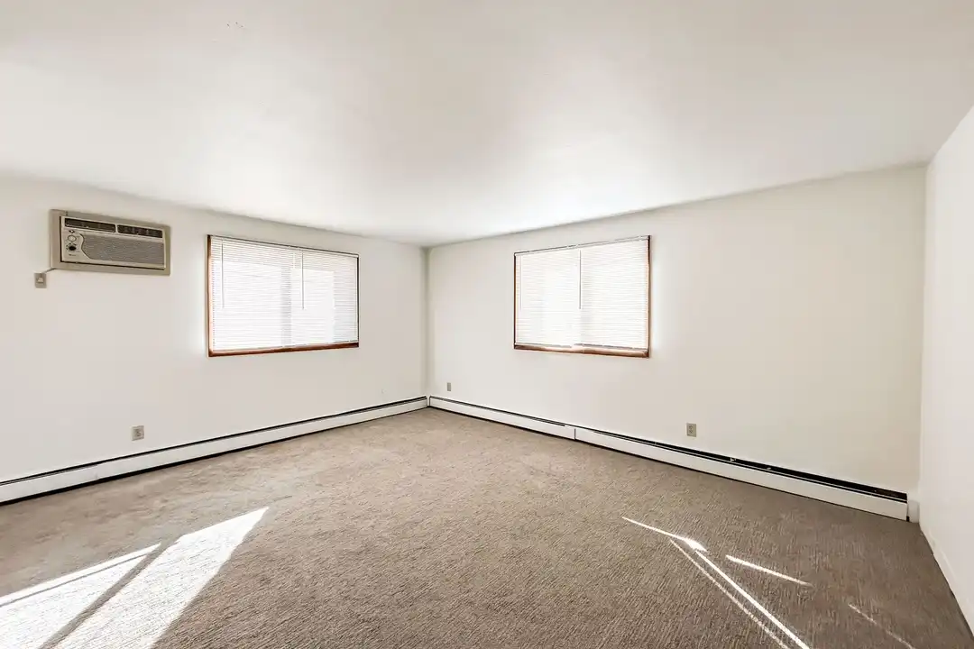 2712 Pillsbury Ave unit 101 – pohled 4