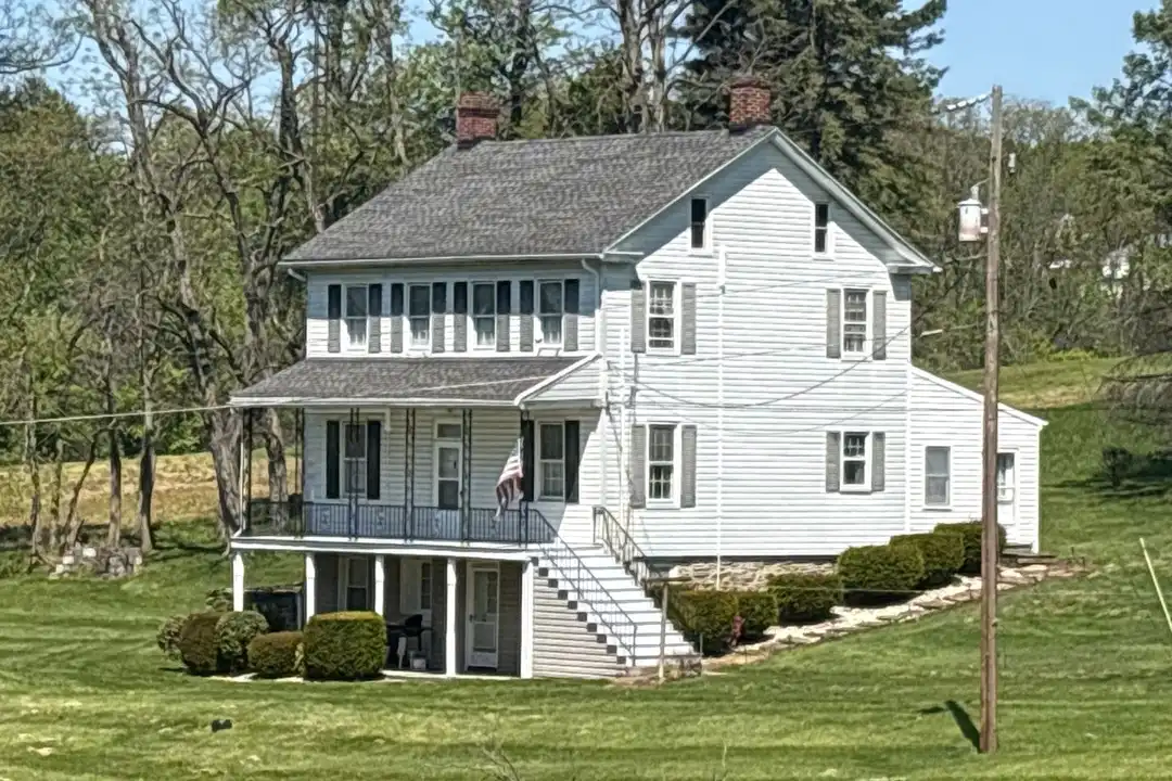 70 S Franklin St – photo 1 of 8