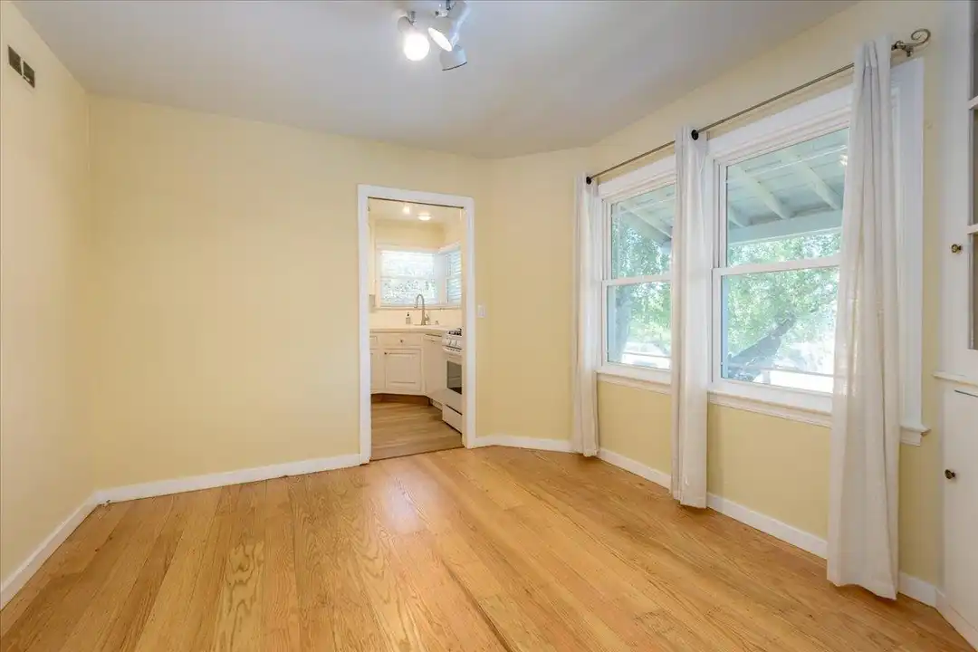 321 42nd Ave - More