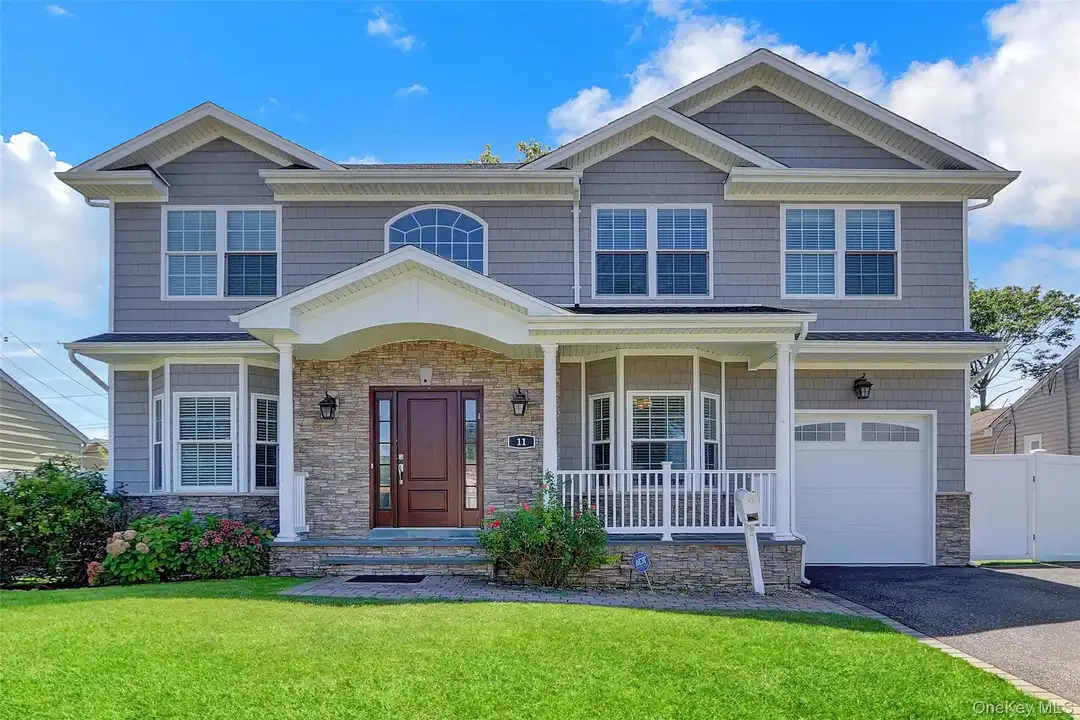 11 Lillian Ln – photo 1 of 32