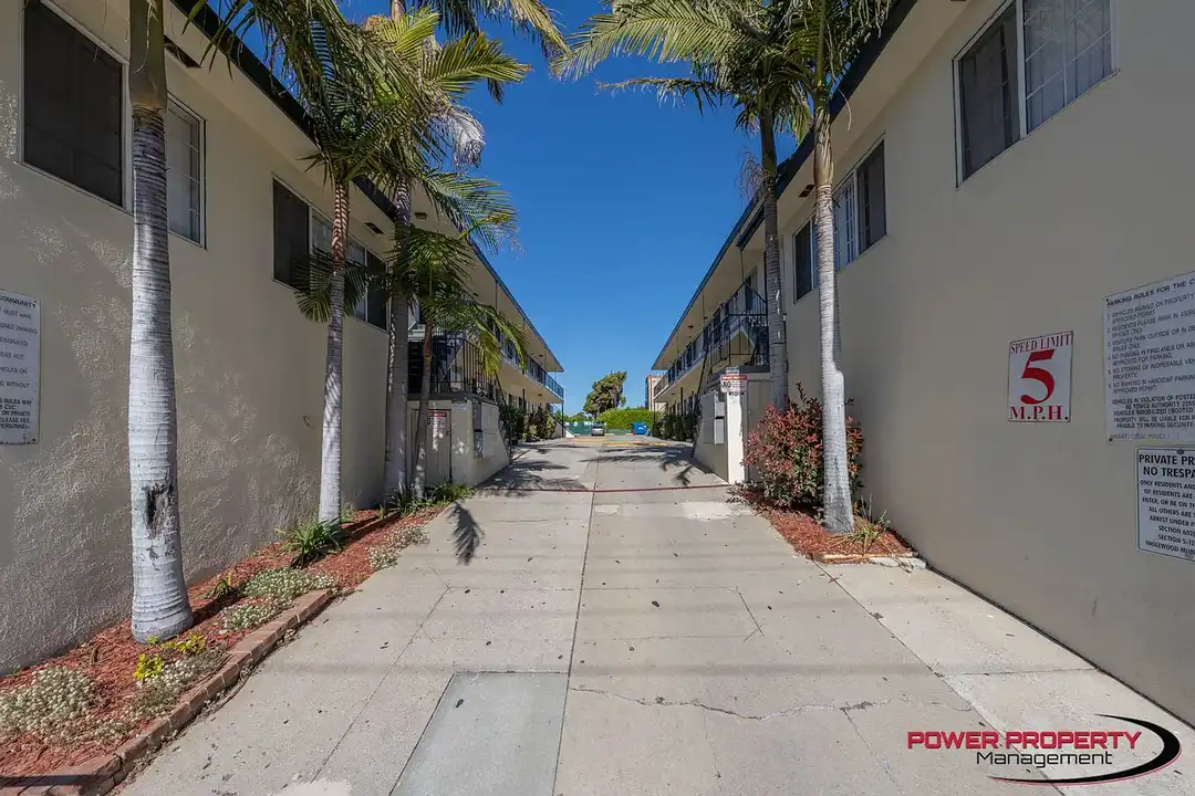 111-115 E Beach Ave - View 4