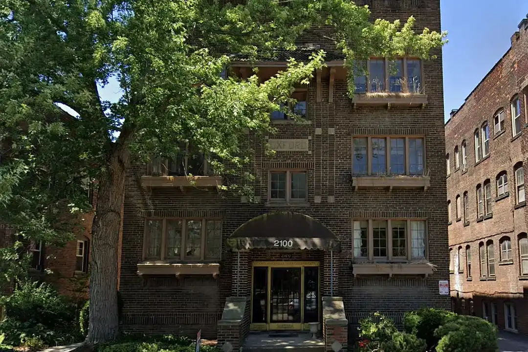 2100 Surrey – photo 1