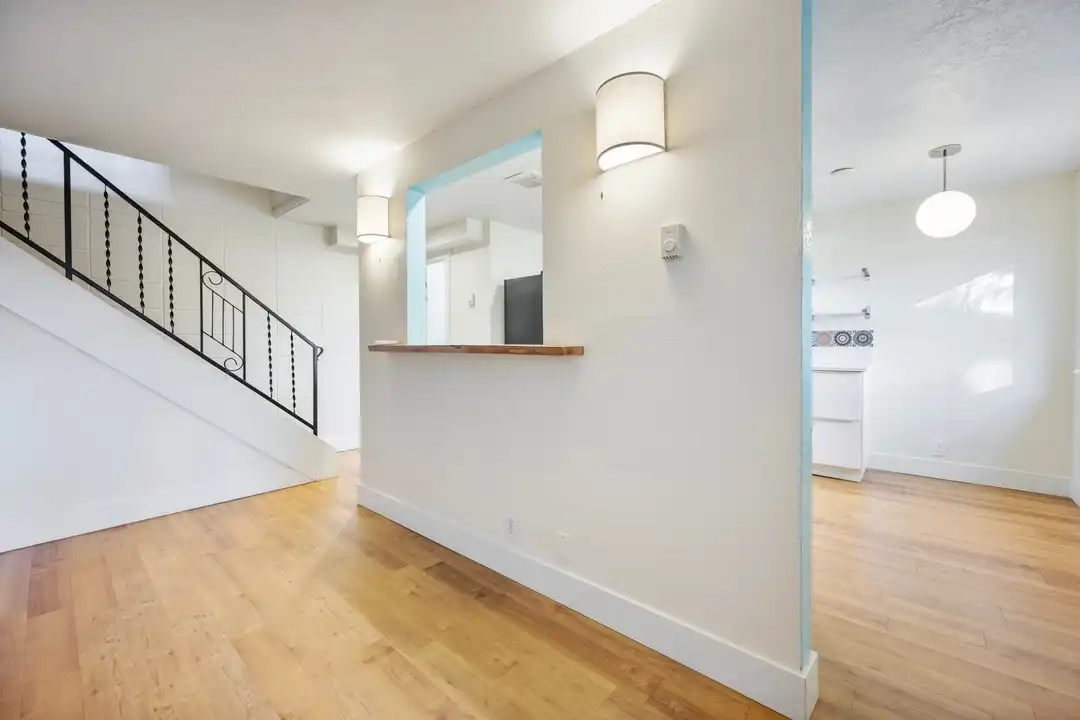 926 S Curtis Rd - More
