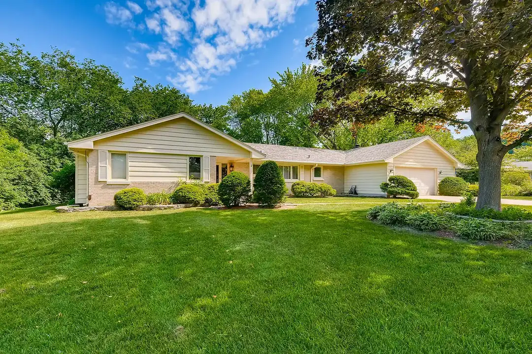 107 E Farnham Ln – photo 1 of 20