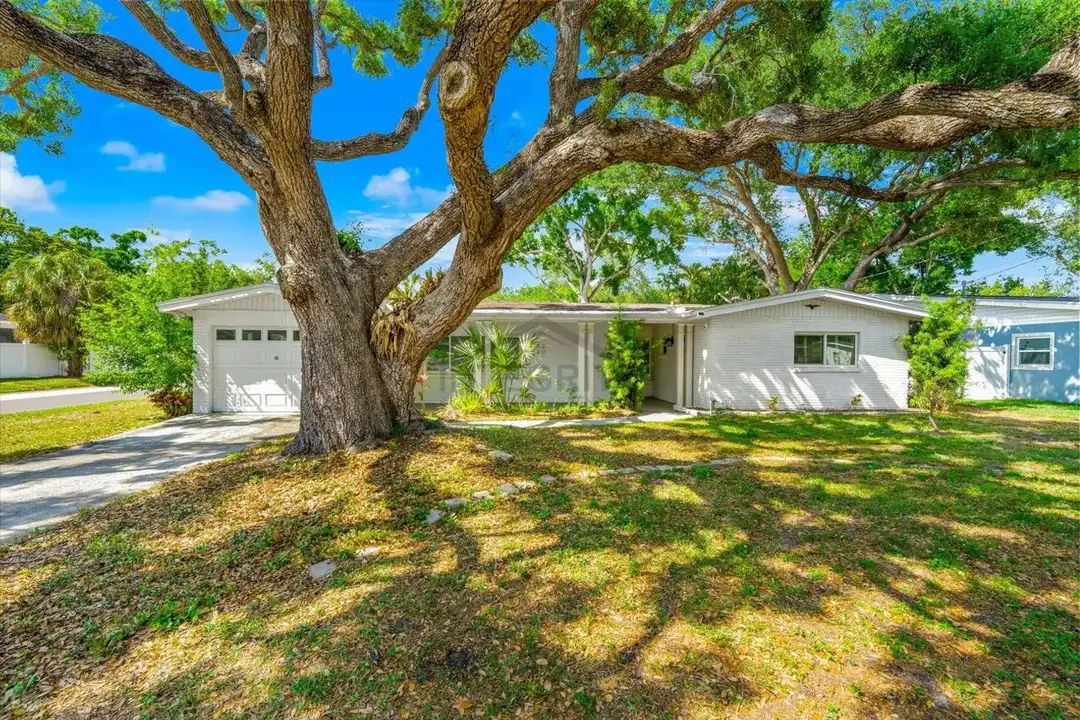3315 W Beaumont St – pohled 6