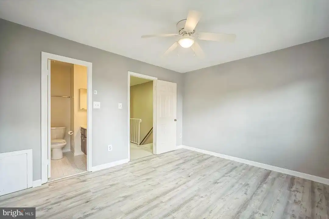 948 S Rolfe St - More