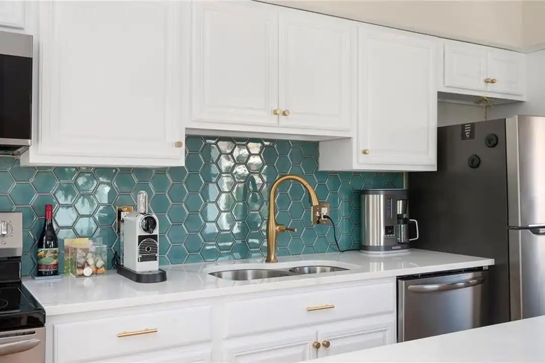 109 Church St #3 - More