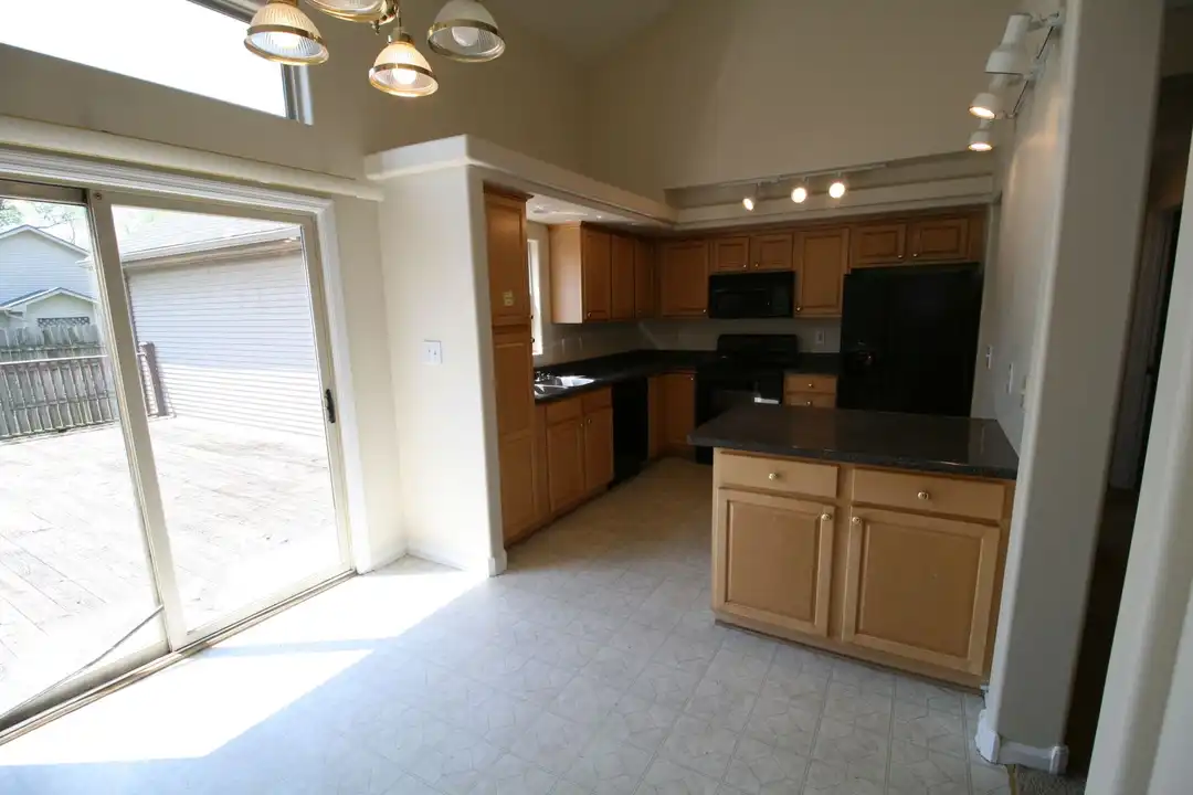 728 Rambling Creek Dr - View 4