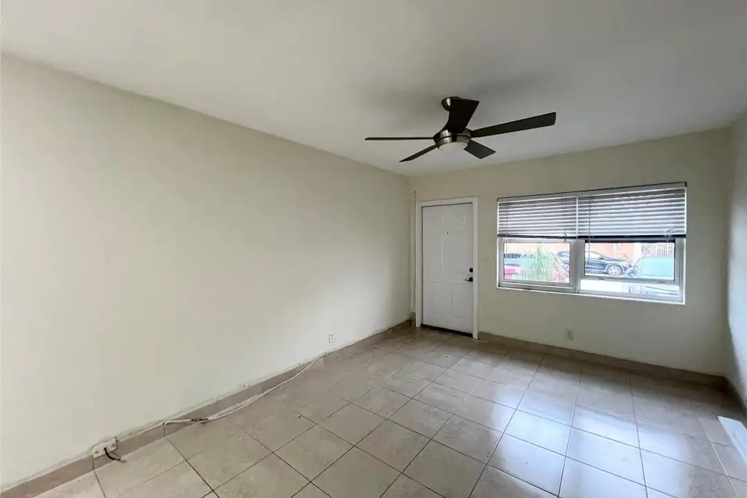 431 SE 19th Ave unit 2 - View 4