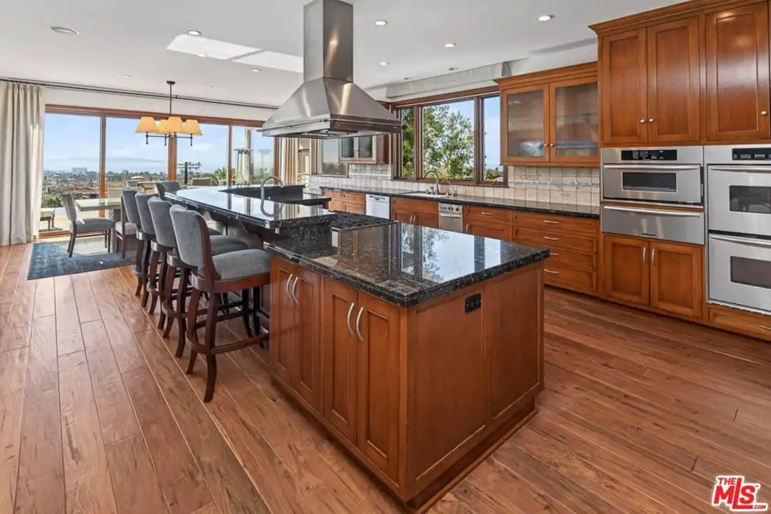 House in Los Angeles - More