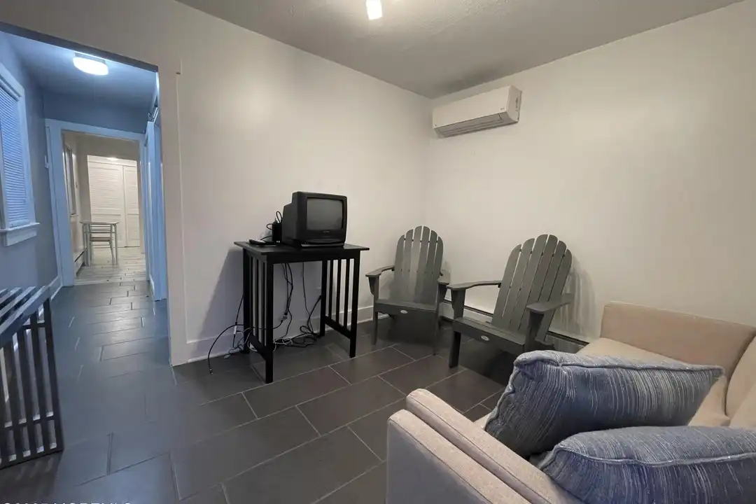 94 Poplar Ave - View 4