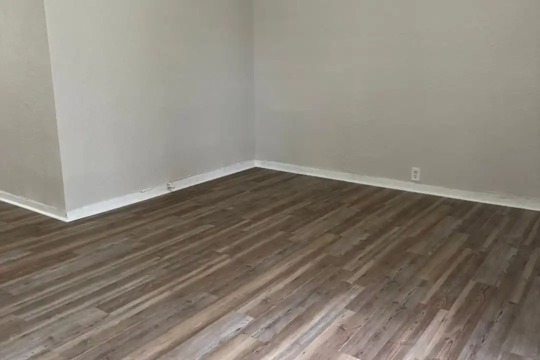 206 E Sabine St - View 4