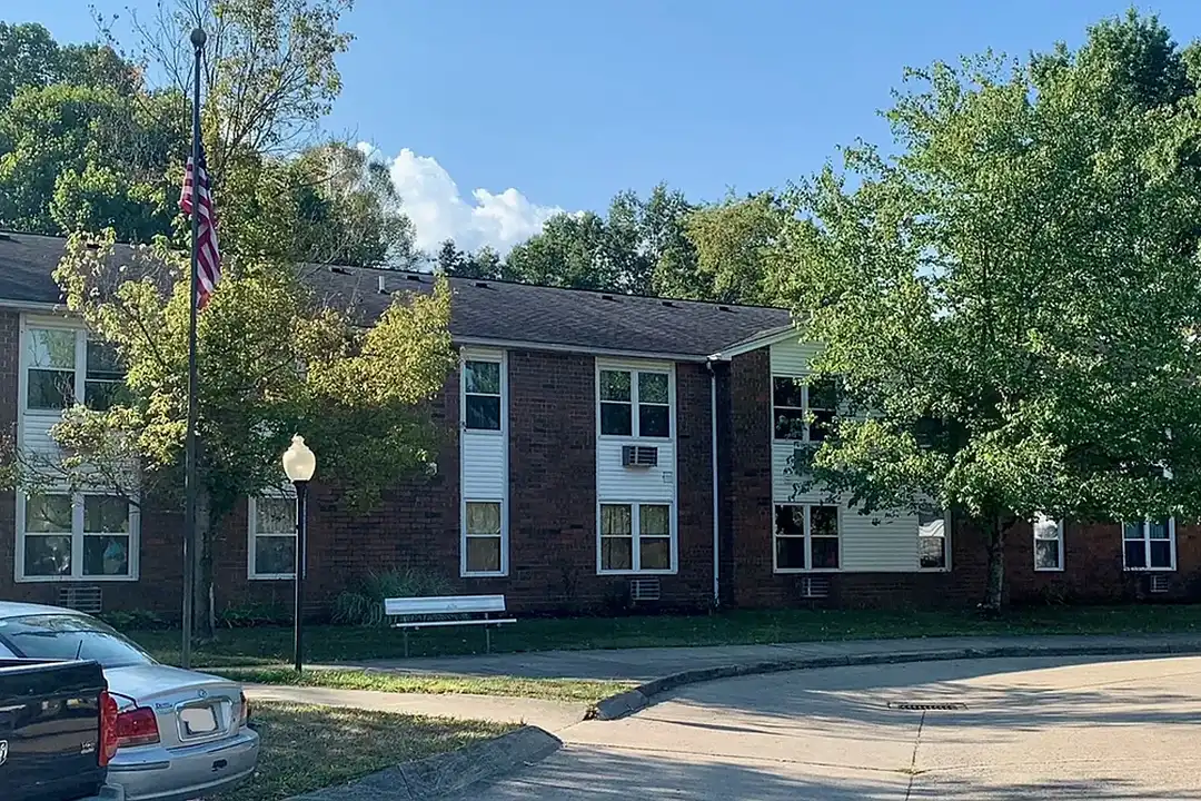 Vinton Manor – photo 1 of 8