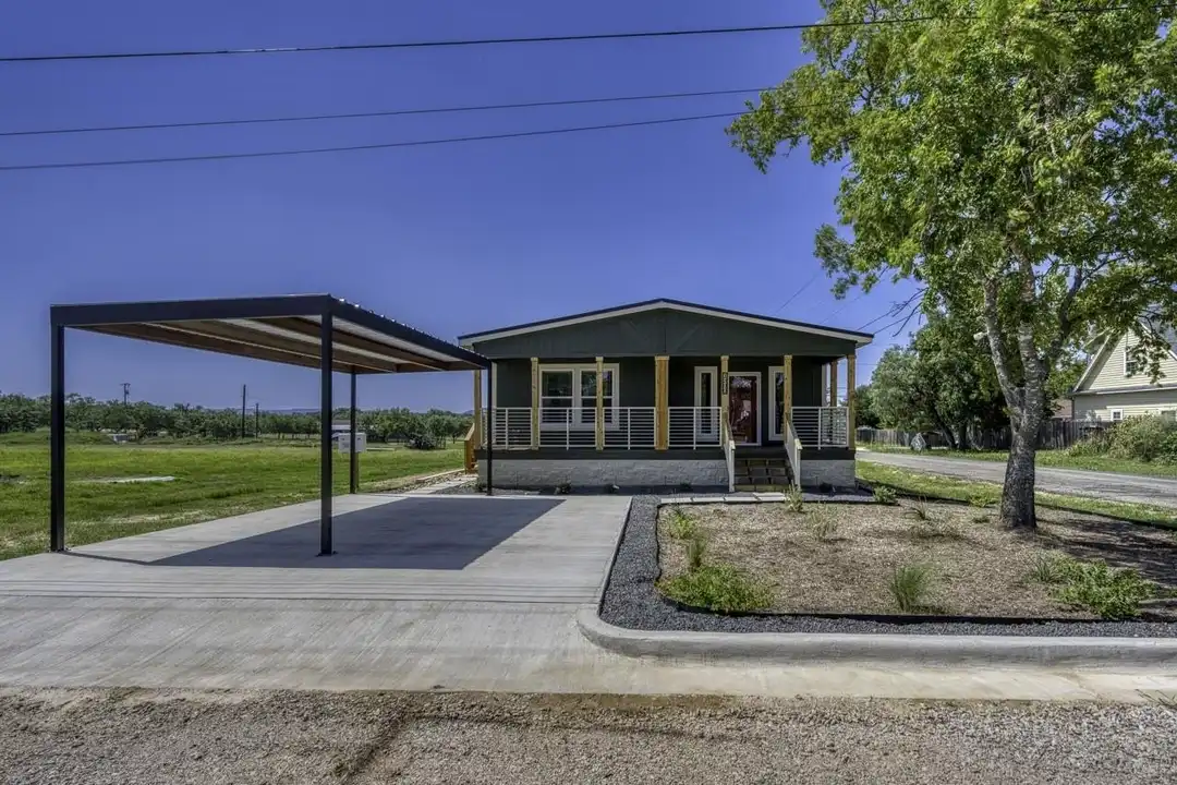 1200 E Green St – photo 1 of 29