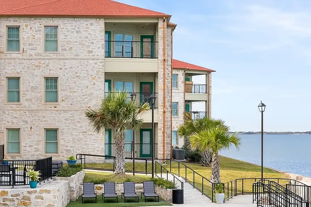 Lighthouse Pointe – photo 1
