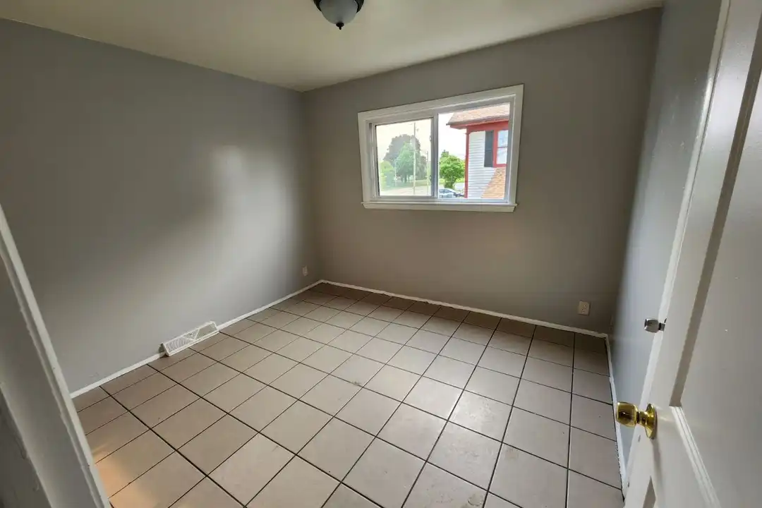 7118-7120 W Villard Ave unit 7120 - More