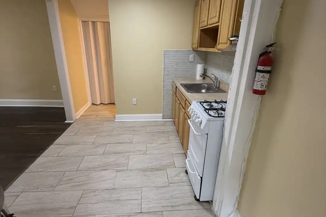 1127 Woodland Ave unit 1st Floor Front - View 2