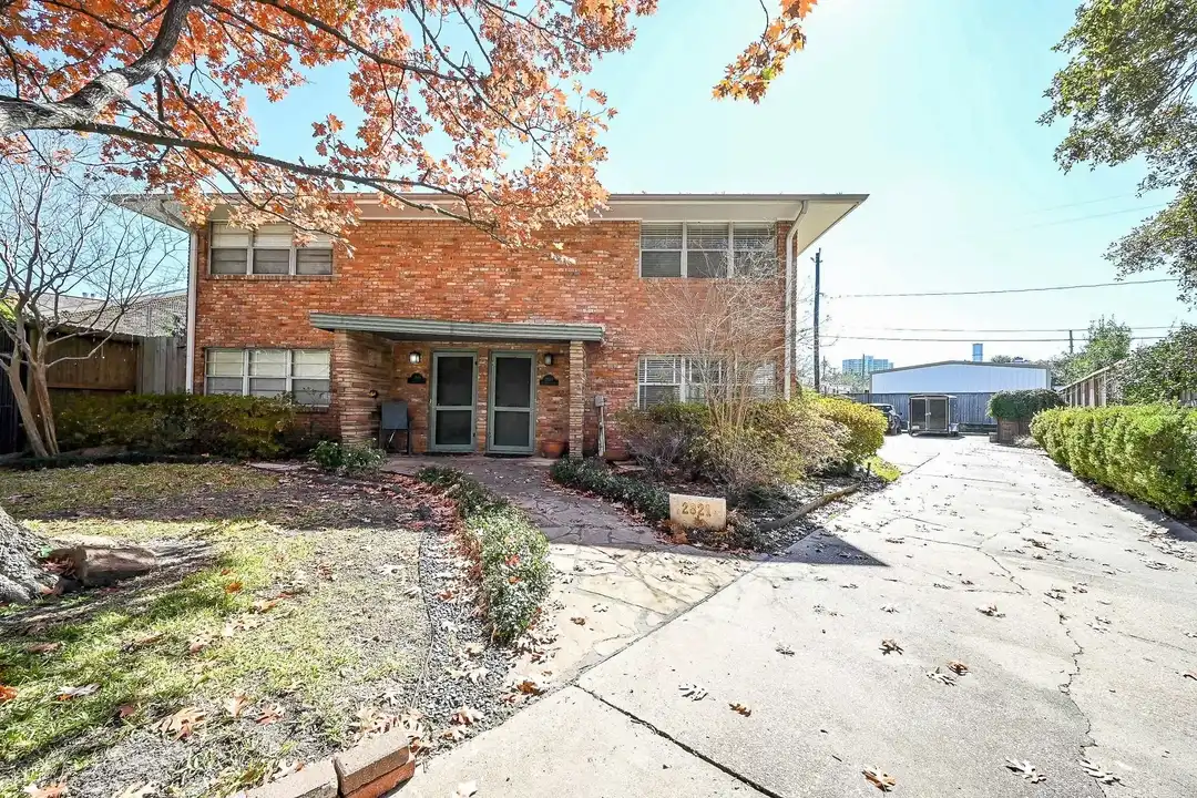 2821 Eastgrove Ln - View 2