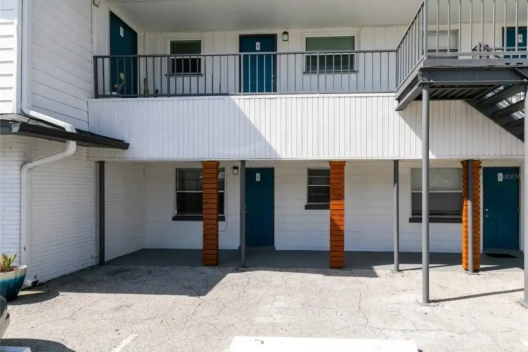 955 6th St SE #5 – photo 1