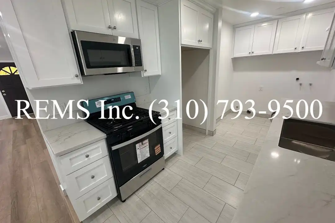 25021 Oak St - View 6