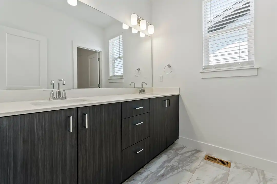 6106 N Netherland Ct - More