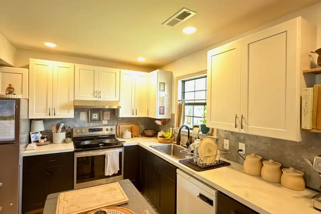 60 Carriage House Dr - View 4