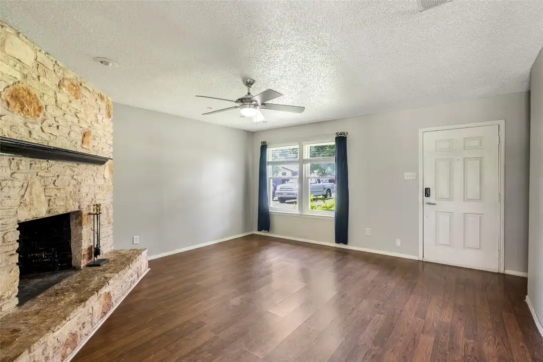 1153 Brookswood Ave - View 3