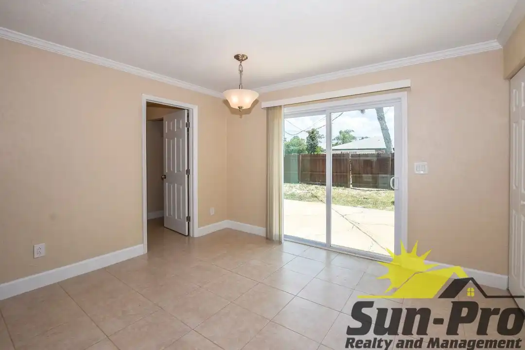 524 Taylor Rd - View 4