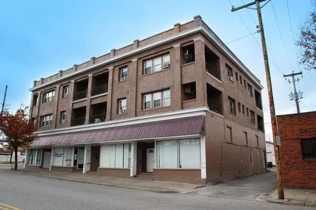 607 20th St – photo 1 of 12