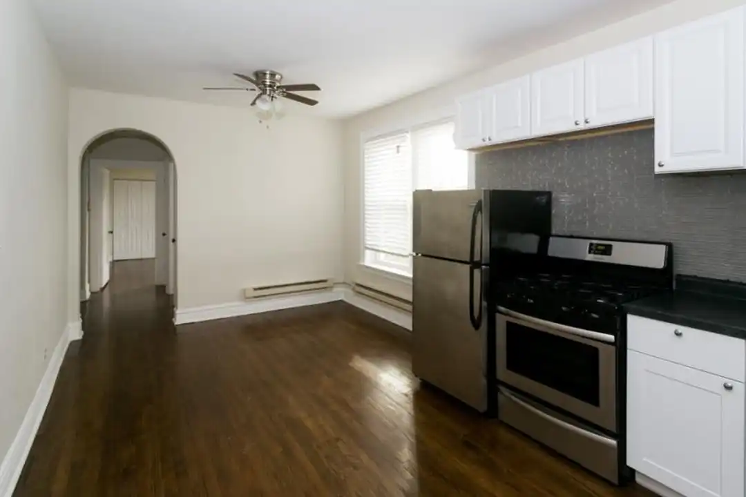916 W 18th St - View 4