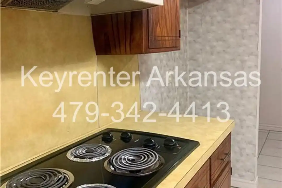 2607 Lee St - More