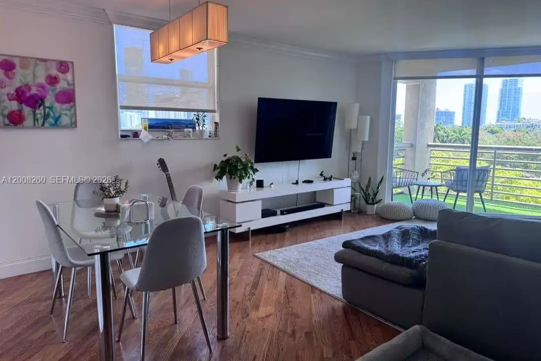2400 SW 3rd Ave unit 601 - More