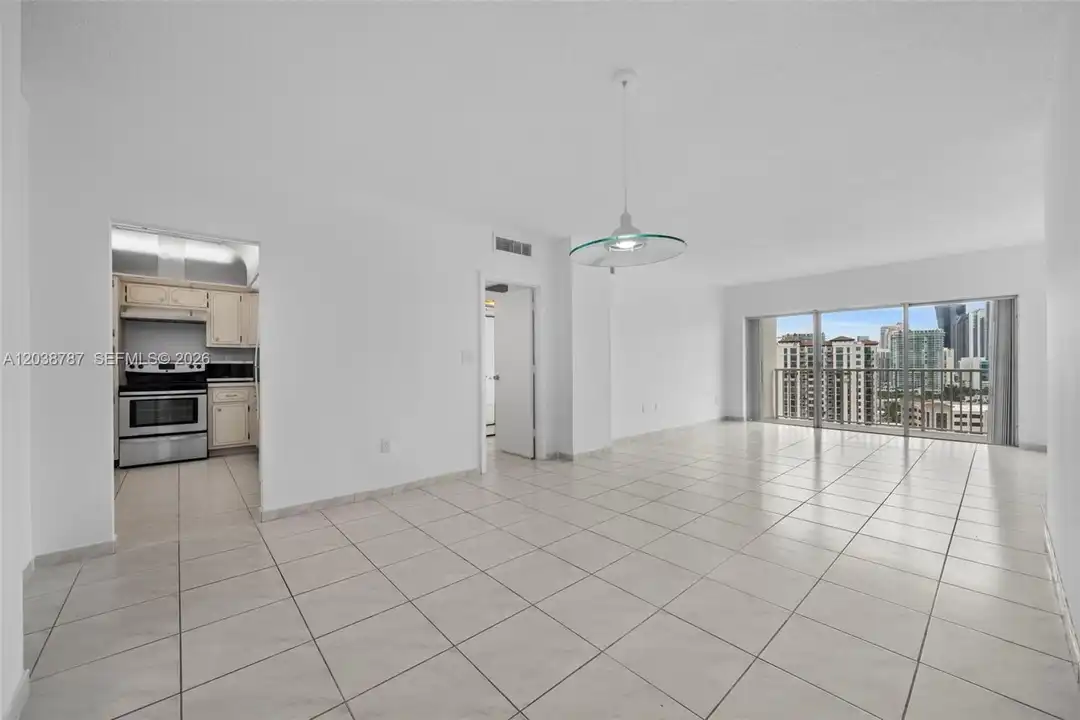 300 Bayview Dr unit 1711 - More