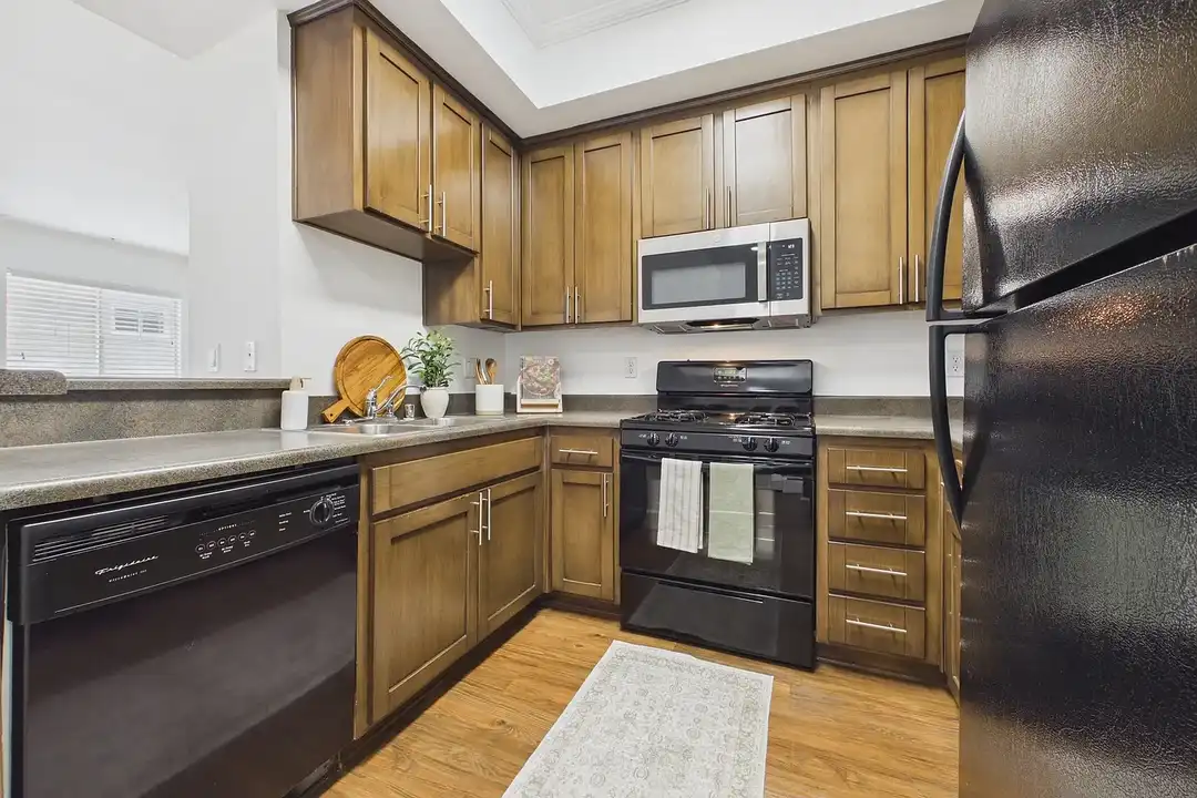 Apartment in Los Angeles, Castle Heights, Palms - View 2
