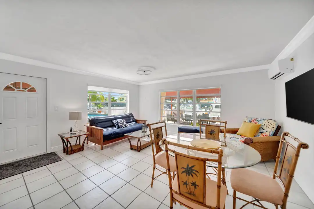 2724 NE 14th St unit 3 - View 4