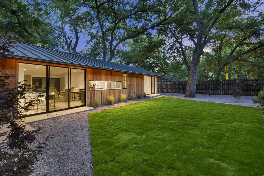 8571 Eustis Ave - View 4