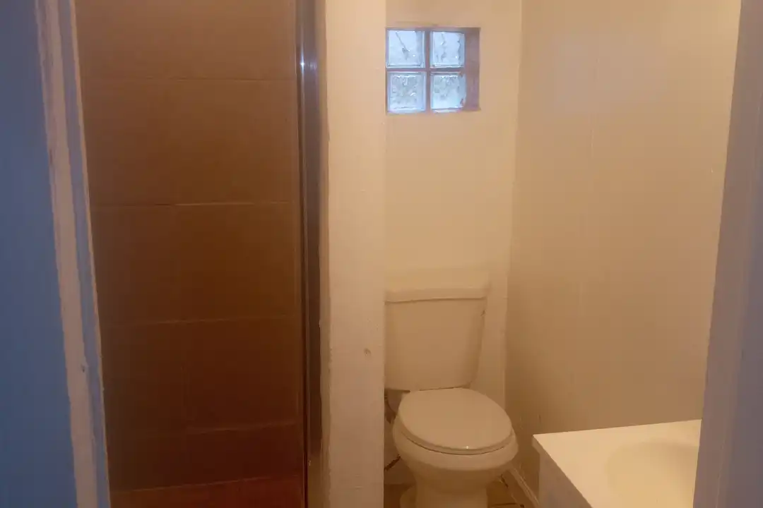 97 N Hulbert St – photo 1 of 7