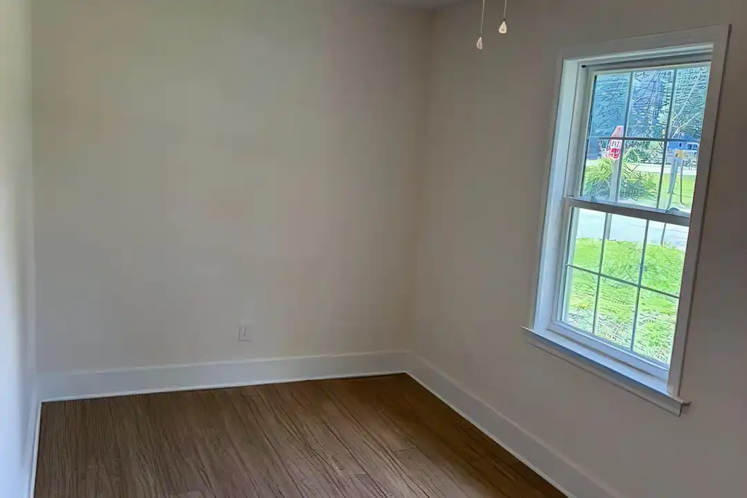 2100 Woodland Ave - View 3