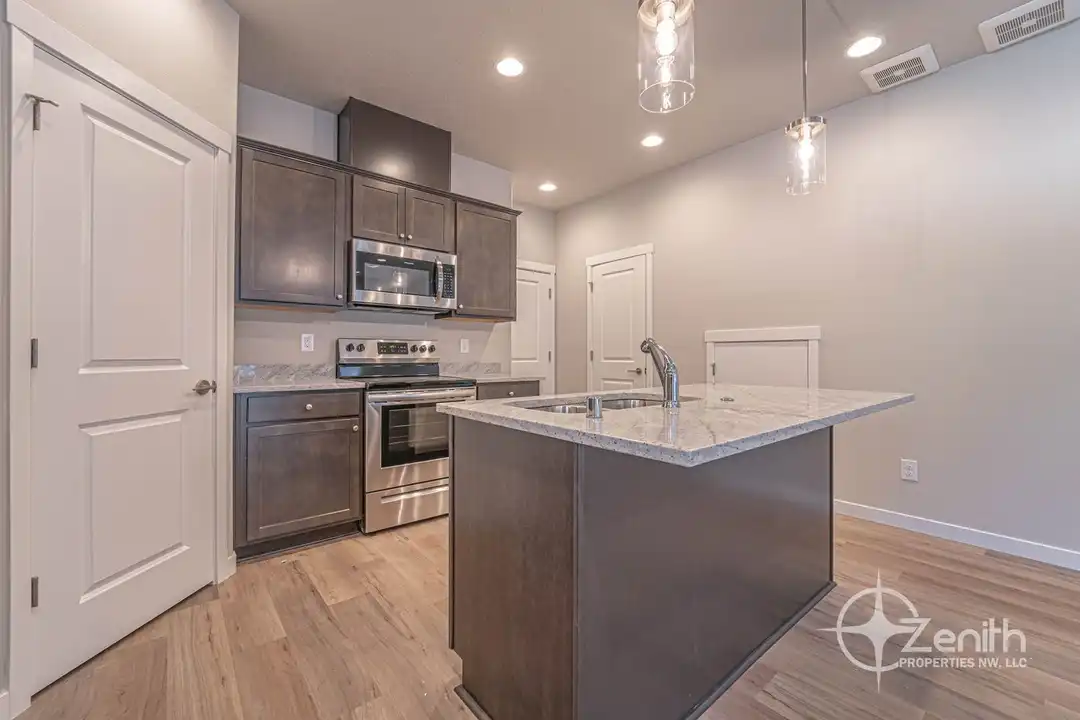 4912 NE 2nd Ct - View 3