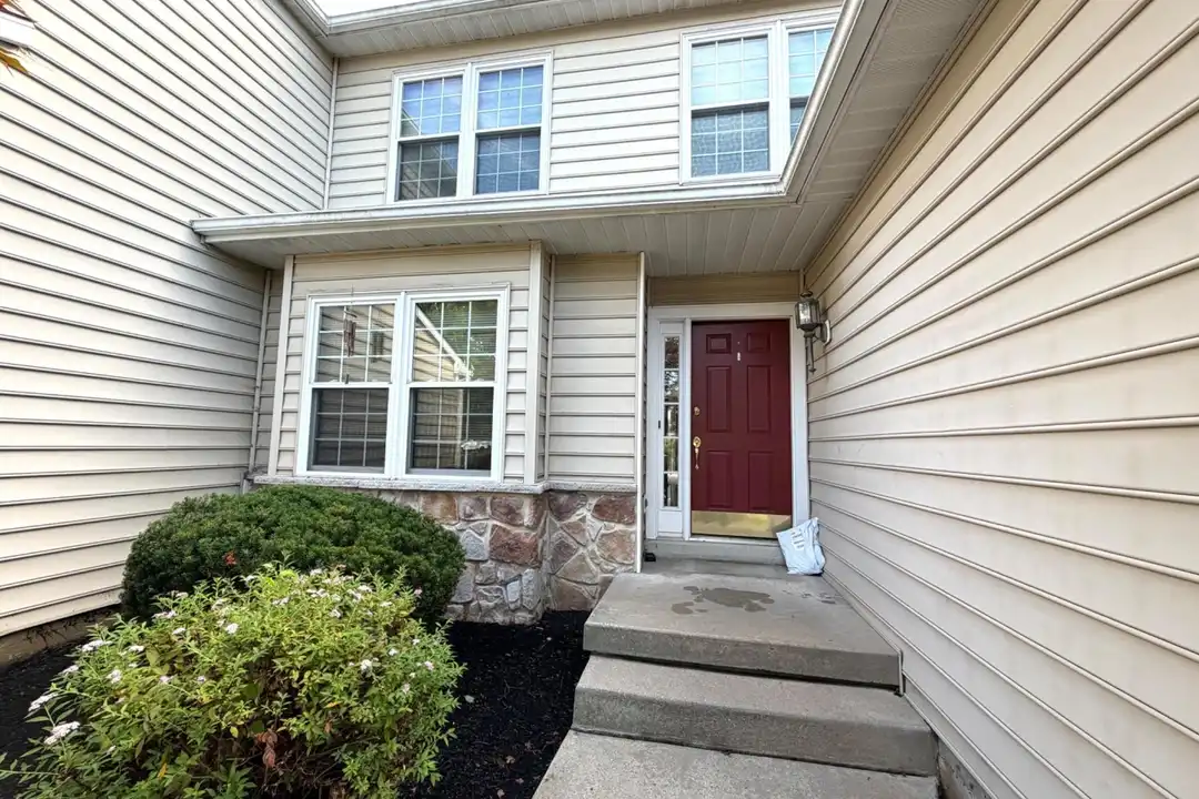 45 Palmer Dr – photo 1 of 12