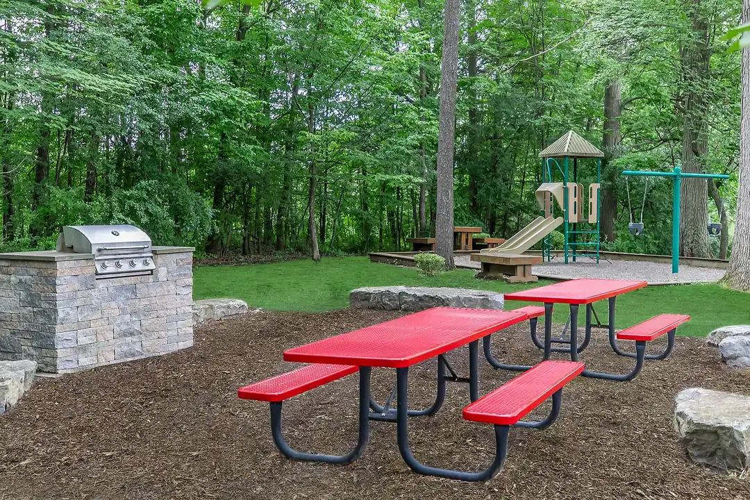 Lansing West Apartments – photo 1