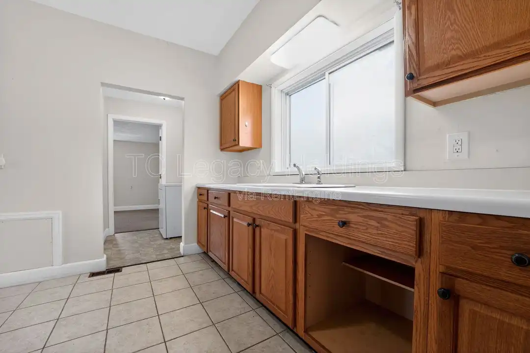 388 Broaddus Ave unit B - View 6