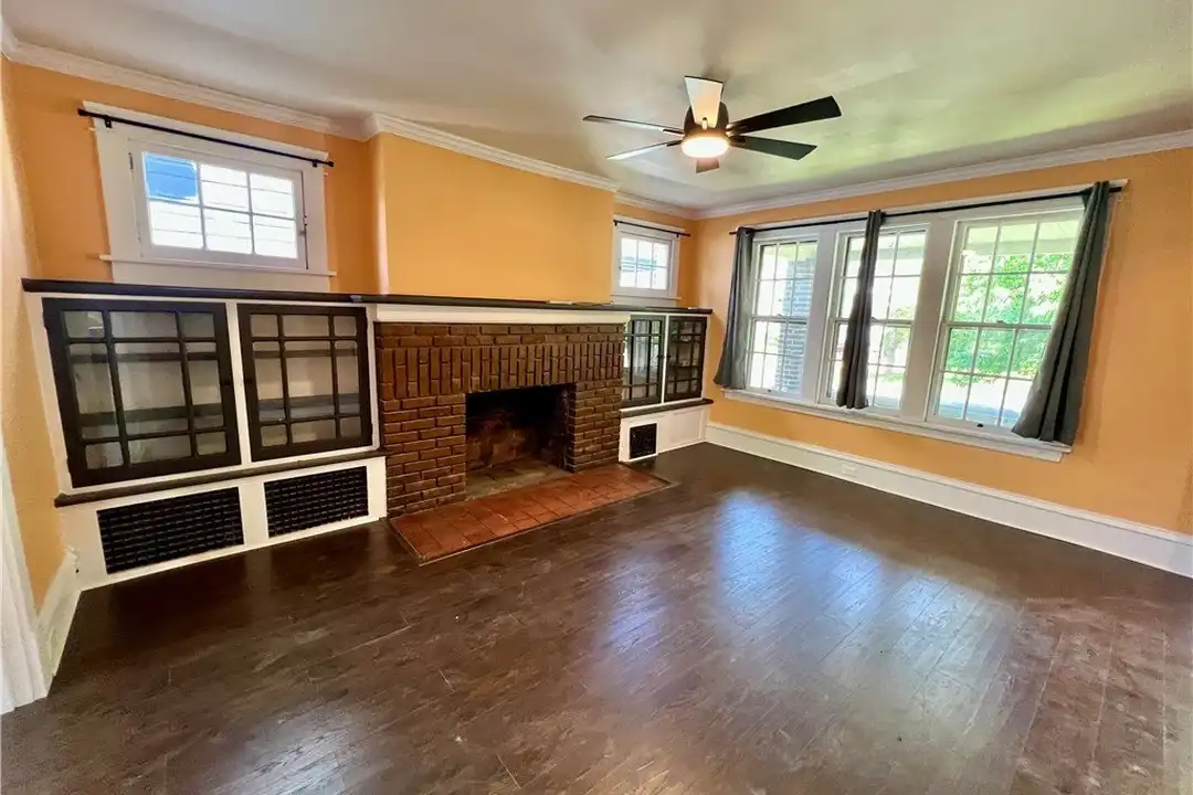124 E Wallace Ave - View 3